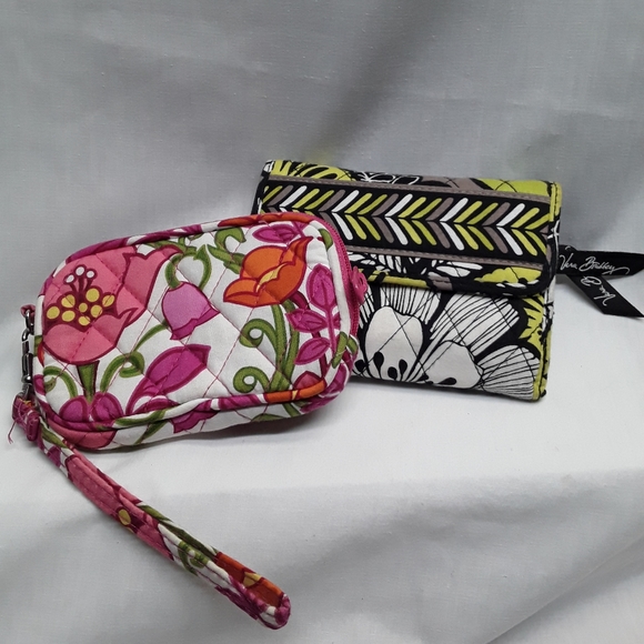 Vera Bradley Handbags - Vera Bradley wallet 😀😀😀